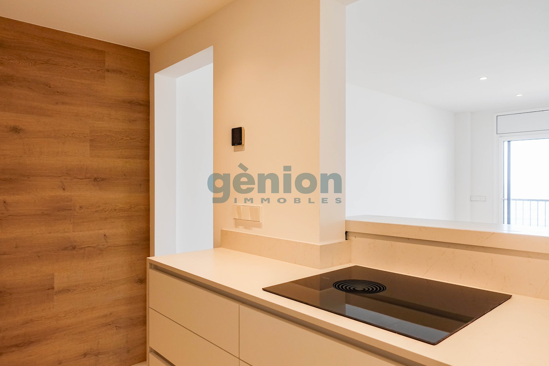 HIGH-FLOOR SEAFRONT APARTMENT, SANT ANTONI DE CALONGE. OPTIONAL PARKING