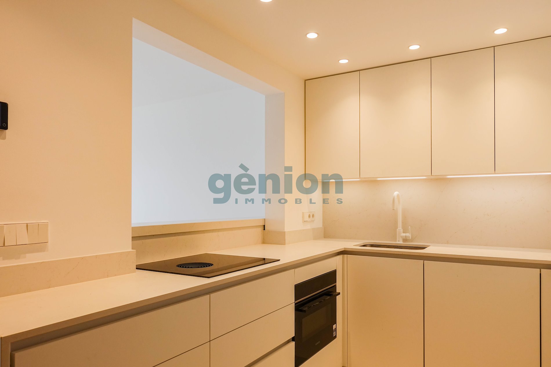 HIGH-FLOOR SEAFRONT APARTMENT, SANT ANTONI DE CALONGE. OPTIONAL PARKING